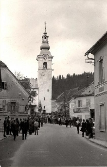 Digitalna vsebina dCOBISS (Dvigovanje cerkvenih zvonov [Slikovno gradivo])