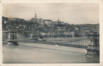 Digitalna vsebina dCOBISS (Budapest [Slikovno gradivo] : Budai részlet a Lánchiddal : Ofen mit der Kettenbrücke : Ofen with suspension bridge : Ofen avec le pont suspendu : Ofen col ponte sospeso)