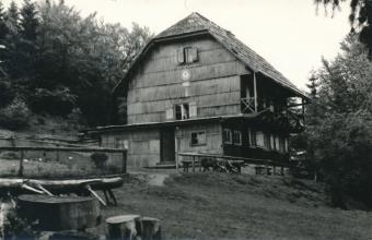 Digitalna vsebina dCOBISS (Koča pod Kremžarjevim vrhom, 1161 m [Slikovno gradivo] : DP Slovenj Gradec)