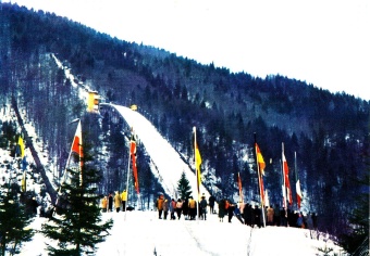 Digitalna vsebina dCOBISS (Mamutska skakalnica v Planici [Slikovno gradivo] = Riesen-Sprungschanza in Planica = Trampolino granda di Planica)