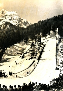 Digitalna vsebina dCOBISS (Planica (950 m) [Slikovno gradivo] : Slovenija, Jugoslavija)