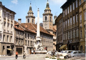 Digitalna vsebina dCOBISS (Ljubljana [Slikovno gradivo] : Robbov vodnjak kranjskih rek (1751) na Mestnem trgu, v ozadju stolnica (Andrea Pozzo, 1701-1707) = The Robba Fountain of the Three Carniolan Rivers (1751) on Mestni trg (City Market), behind it the Cathedral (Andrea Pozzo, 1701-1707) = Der Robba-Brunnen der drei Krainer Flüsse (1751) auf dem Mestni trg (Stadtplatz) dahinter die Domkirche (Andrea Pozzo, 1701-1707))